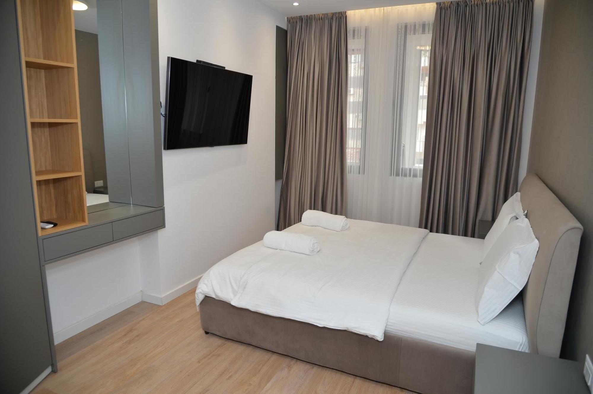 Hera Tirana Suite Deluxe Екстериор снимка