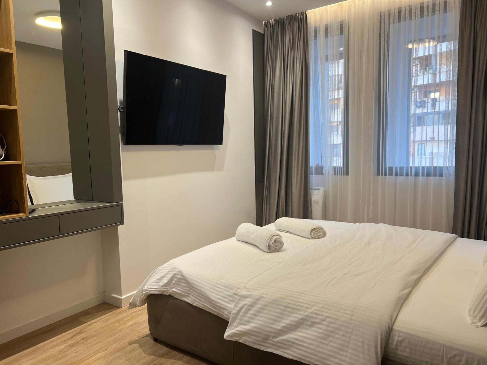 Hera Tirana Suite Deluxe Екстериор снимка